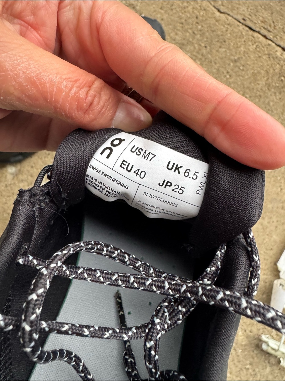 On Running Cloud Black Running Shoes W 7 - Picture 2 of 5
